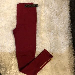 Red Motto Leggings